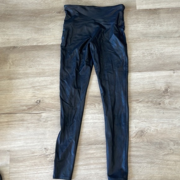 SPANX Faux Leather Leggings sz M - Picture 7 of 9